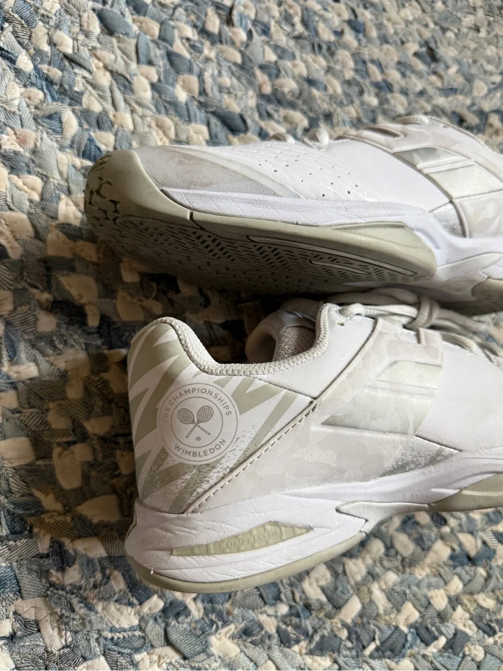 Babolat Youth court tennis shoes size 5.5